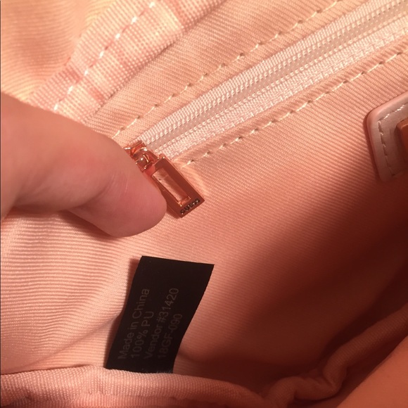 GUESS Factory Fanny Pack in pink - Picture 5 of 7